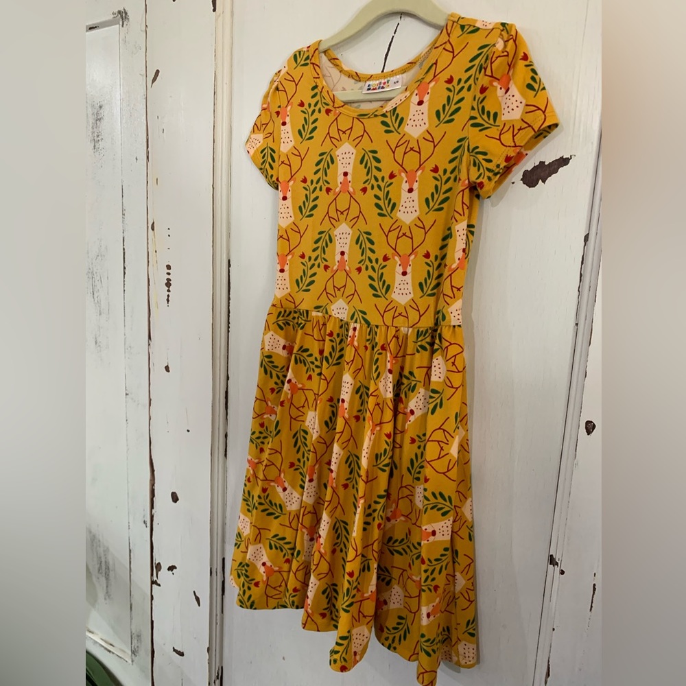 EUC DotDotSmile Size 5/6 Gold background with Deer Dress